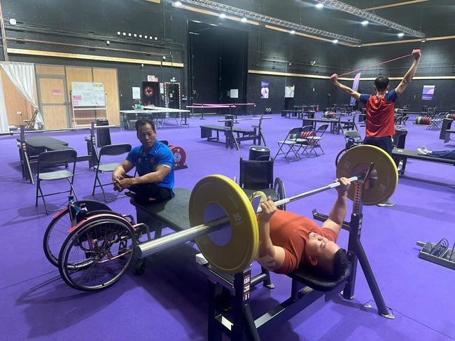 Đoàn thể thao người khuyết tật Việt Nam tại Paralympic 2024: Tích cực tập luyện, làm quen với địa điểm thi đấu - Ảnh 1.